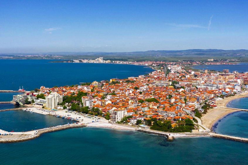 Toàn cảnh tuyệt đẹp của Pomorie, Bulgaria nhìn từ trên cao