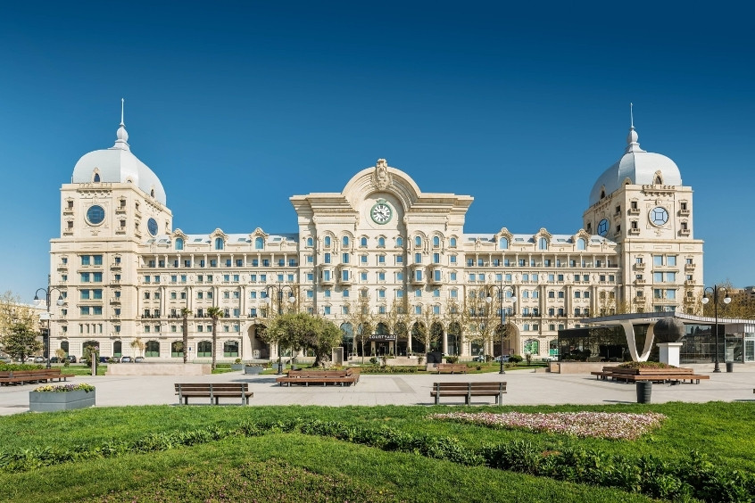 Courtyard Baku điểm dừng lý tưởng trong tour du lịch Azerbaijan