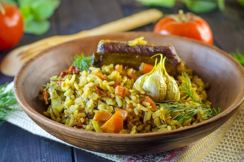 Plov món cơm thập cẩm nổi bật trong tại Azerbaijan