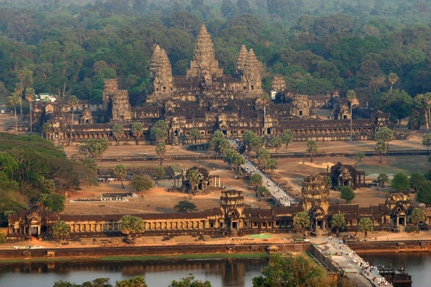 ham quan Angkor Wat – điểm đến không thể thiếu trong hành trình tour du lịch Campuchia của 190 Travel, kỳ quan được UNESCO công nhận.