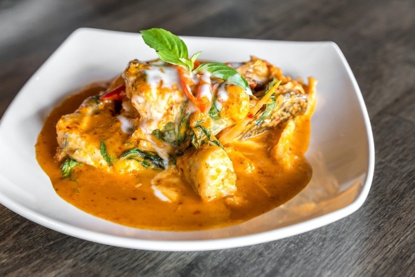 Món ăn đặc sản Chu Chee Pla trong hành trình tour du lịch Campuchia với 190 Travel – trải nghiệm ẩm thực đậm đà bản sắc Khmer.