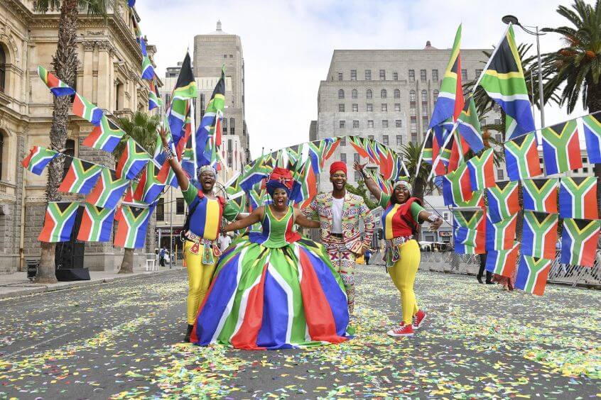 Cape Town Minstrel Carnival một lễ hội truyền thống nổi bật của Cape Town.