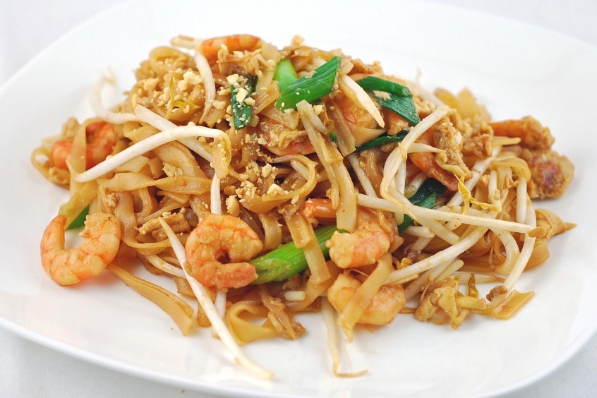 Tham gia tour du lịch Thái Lan bạn sẽ có cơ hội thưởng thức Pad Thai - Món mì xào trứ danh của xứ Chùa Vàng 
