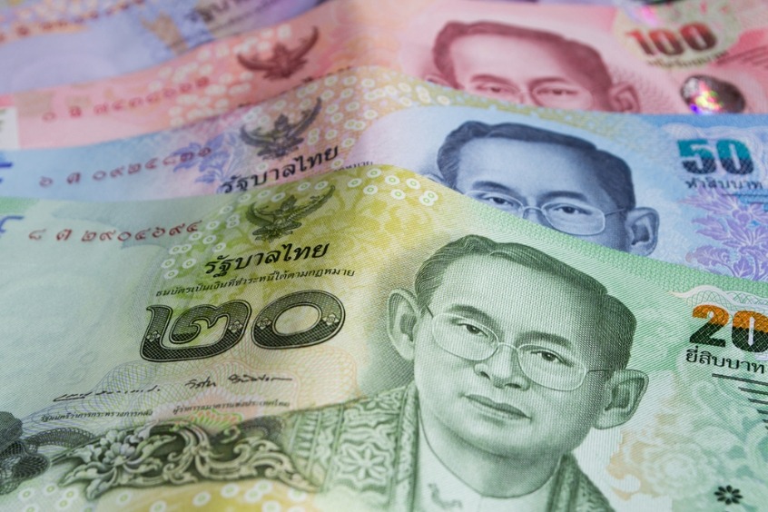 Đồng Baht là đơn vị tiền tệ của Thái Lan - Du khách nên chuẩn bị đồng tiền này để thuận lợi hơn trong giao dịch mua bán tại xứ Chùa Vàng