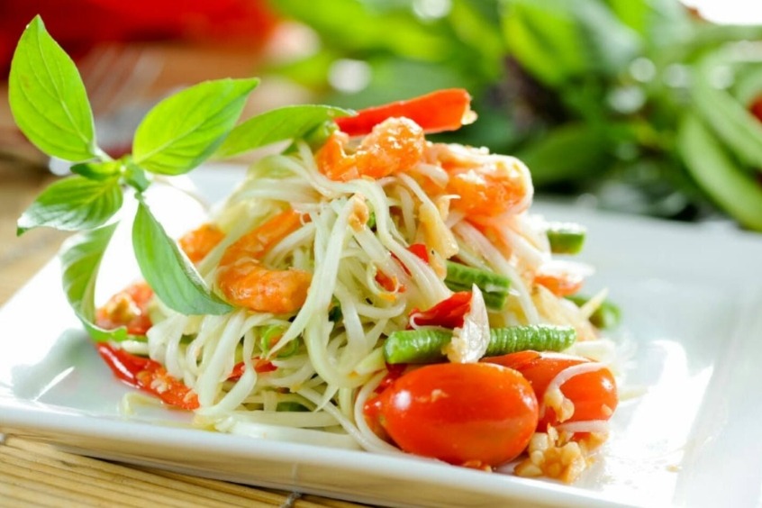 Gỏi đu đủ - Món ăn có hương vị đậm đà, chua, cay đặc trưng của ẩm thực Thái Lan