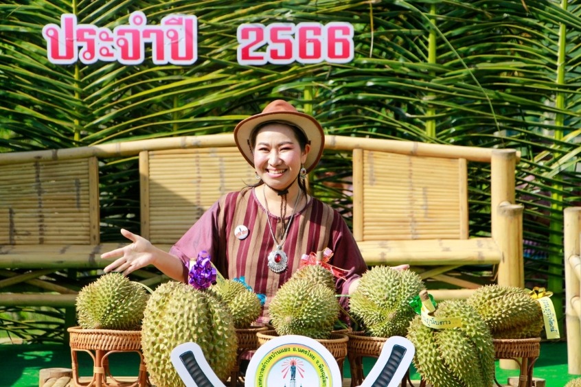 Lễ hội trái cây - Tham gia cuộc thi ăn trái cây đầy vui nhộn