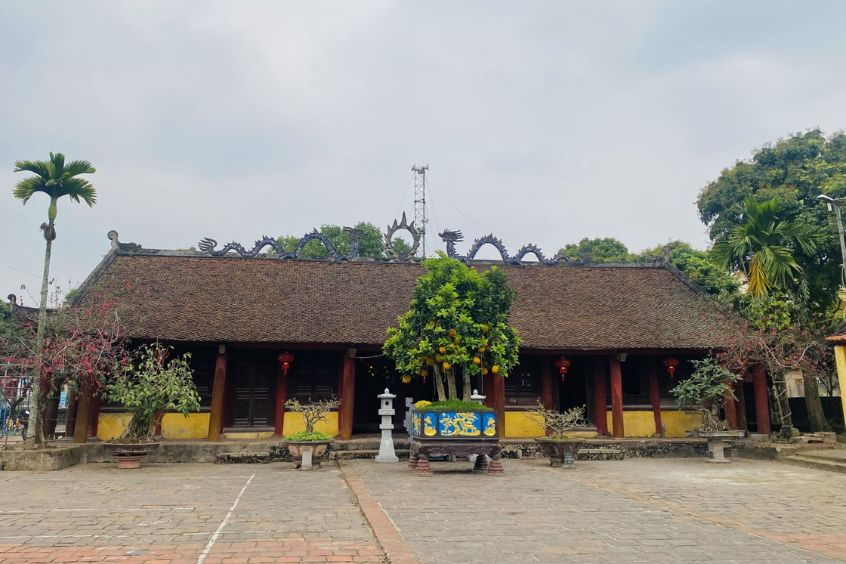 Tham gia lễ hội đình Đa Ngưu