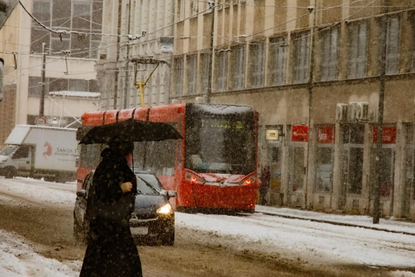 Khung cảnh tuyết rơi phủ trắng lãng mạn ở thủ đô Bratislava