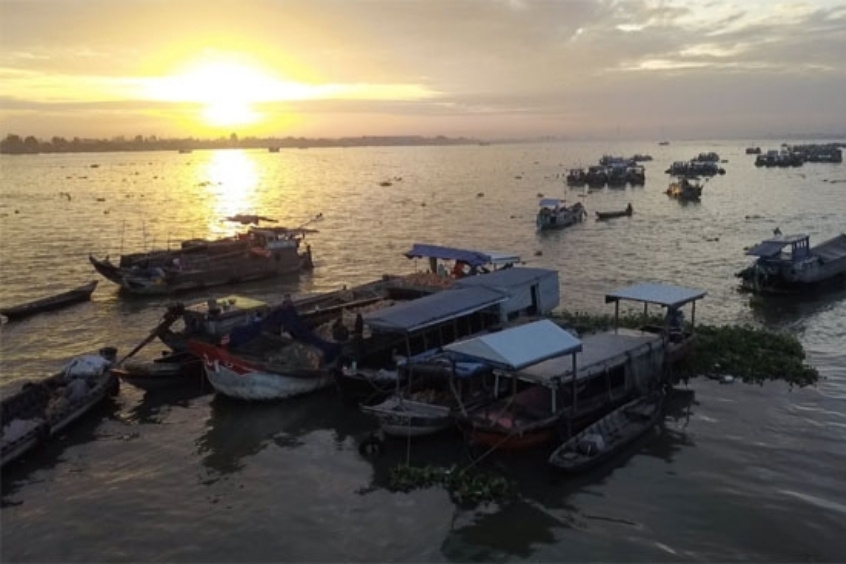 chợ nổi Long Xuyên