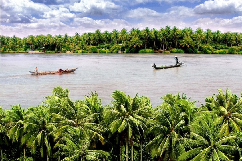 đi thuyền trên sông Hàm Luông