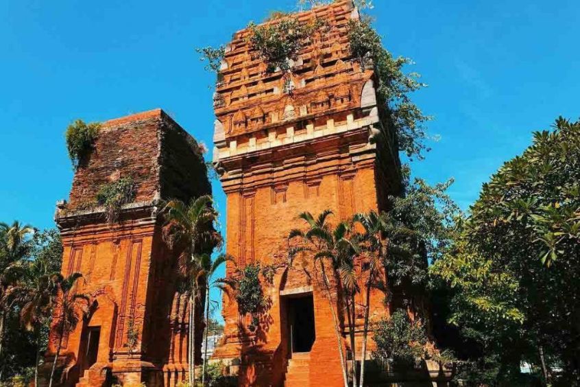 tham quan nội đô Quy Nhơn - Tháp Đôi 